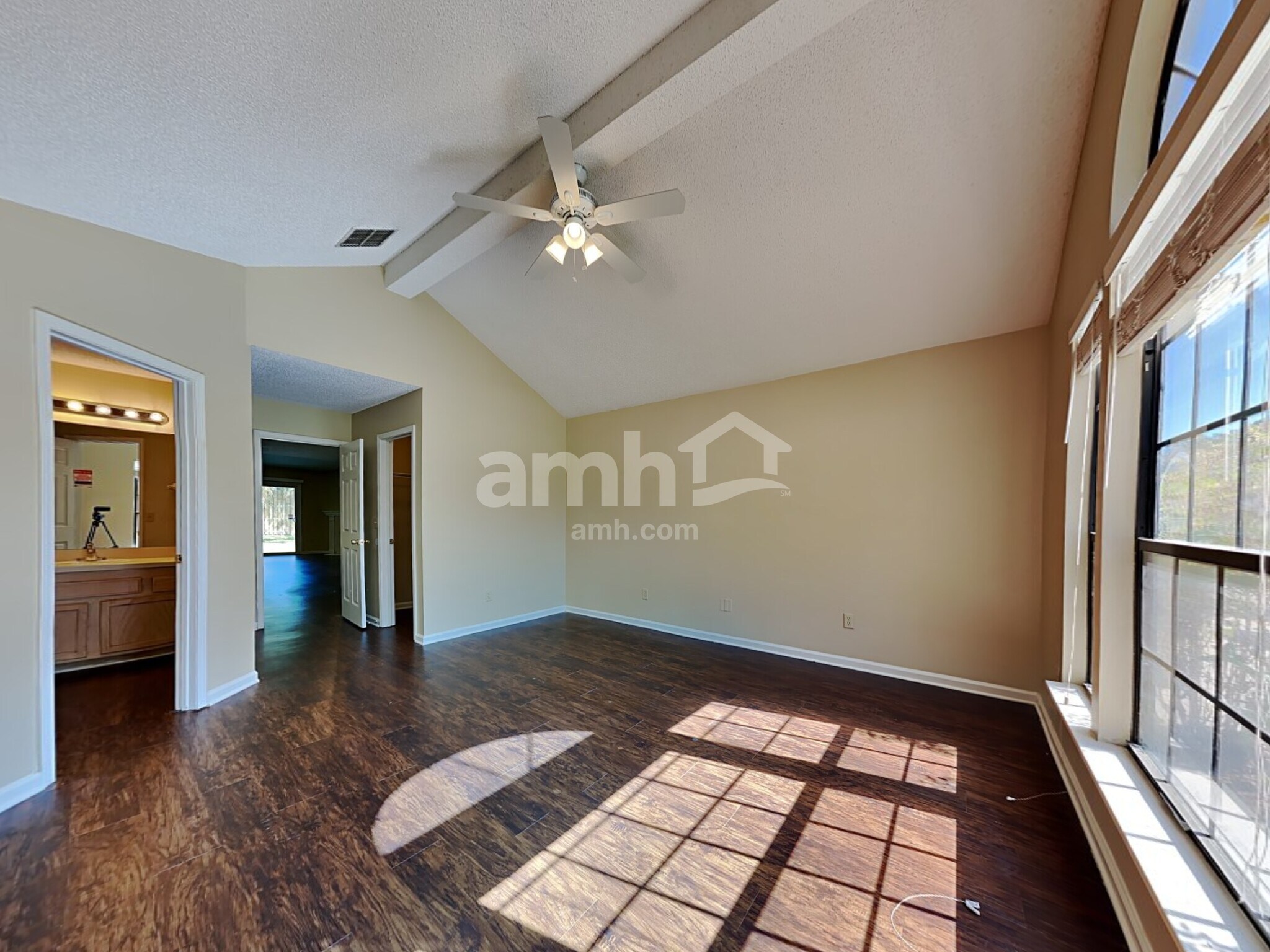 Building Photo - 7765 Spring Branch Dr N