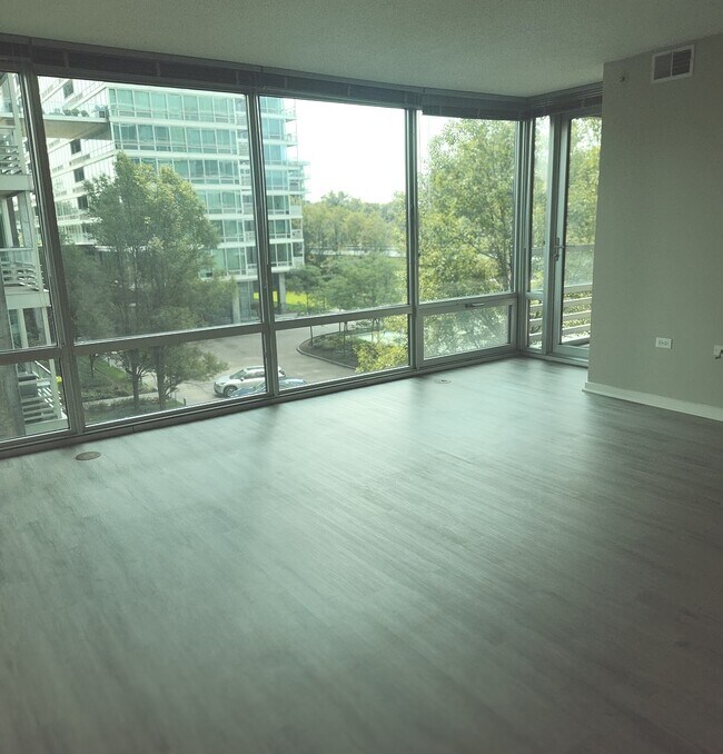 Building Photo - 9725 Woods Dr