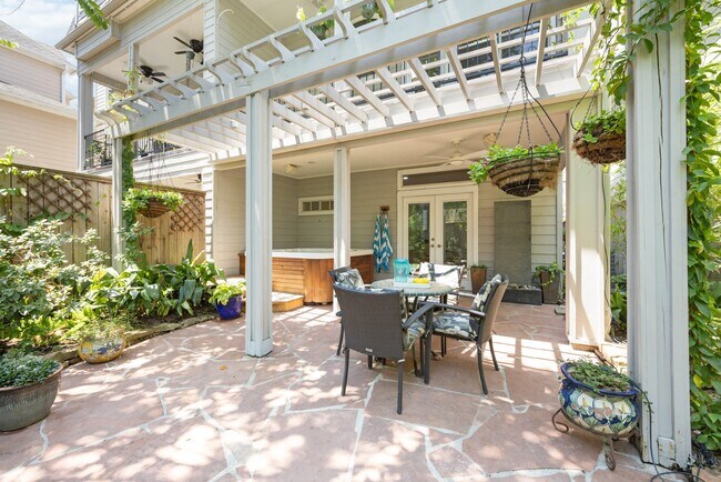 Building Photo - 224 Birdsall St