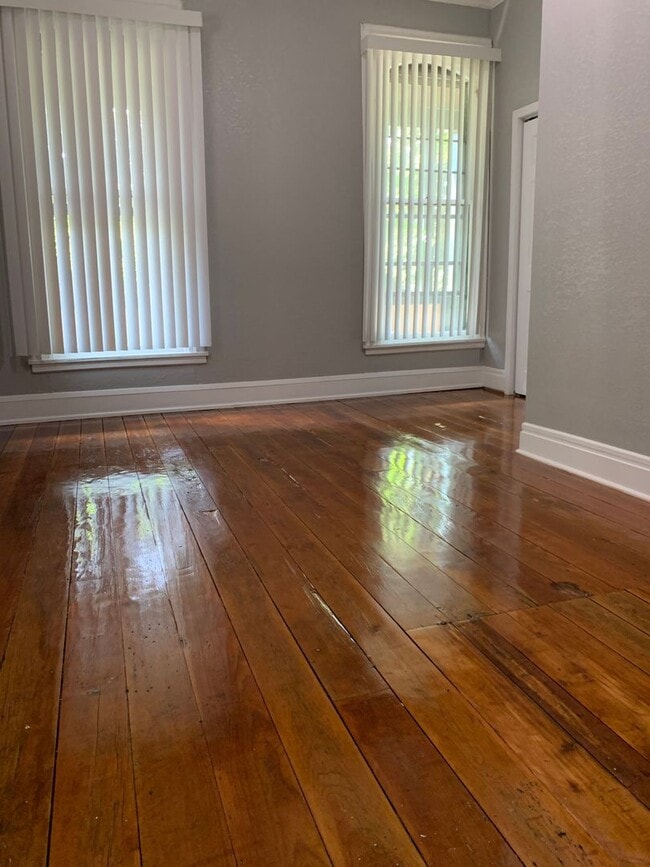 Building Photo - 1021 Hudson Rd