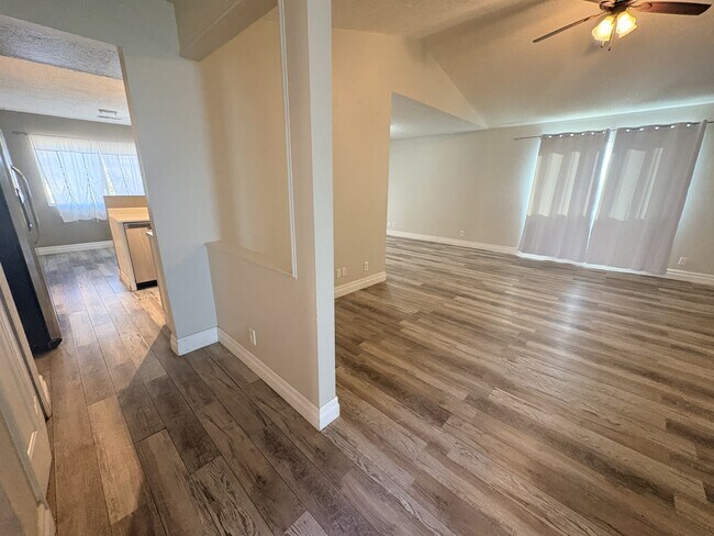 Building Photo - 4049 Montreal Loop NE