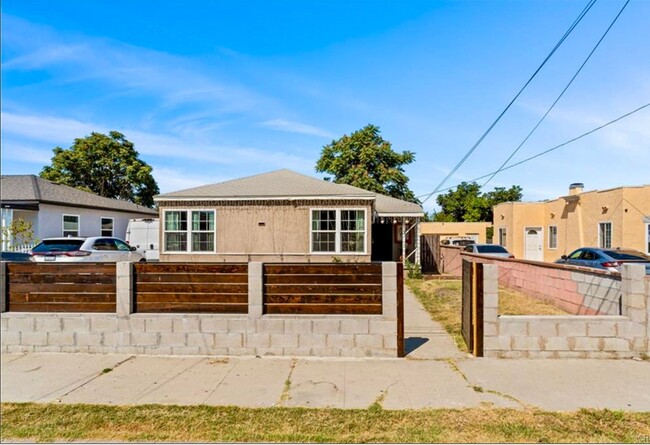 Building Photo - House - 3 Bedrooms / 1 Baths - Compton