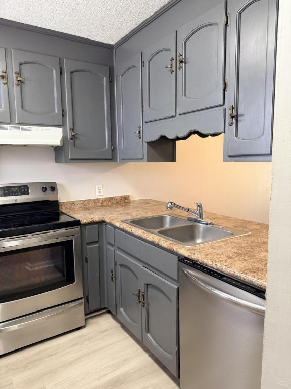 Building Photo - 19 Anthony Cir