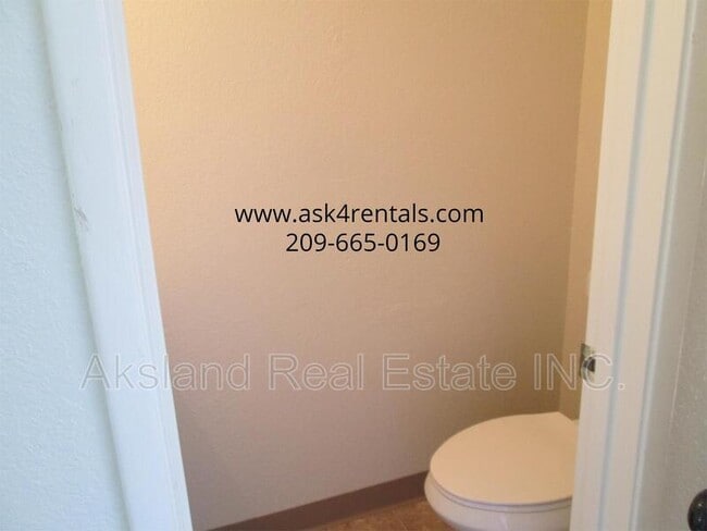 Building Photo - 200 Northwoods Ave