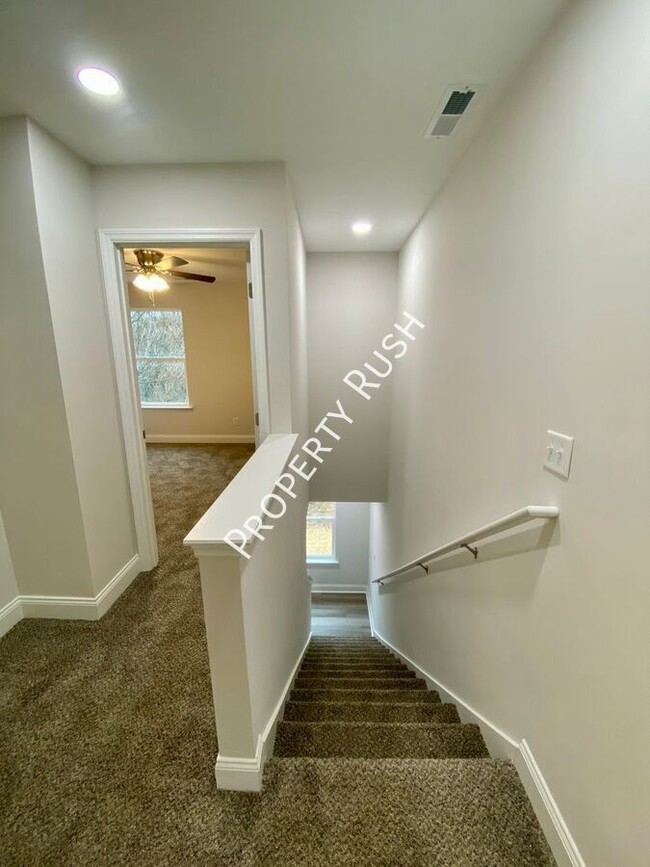 Building Photo - 144 Signal Hills Dr