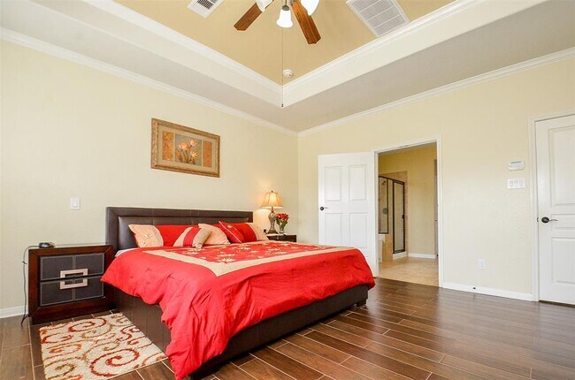 Building Photo - 25935 Foxrun Vista Dr
