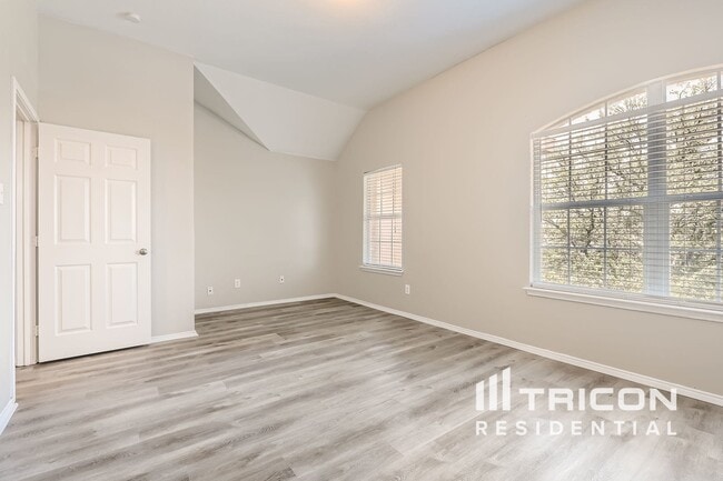 Building Photo - 421 Emerald Creek Dr