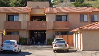 Building Photo - 2 bedroom 1 bath apartment