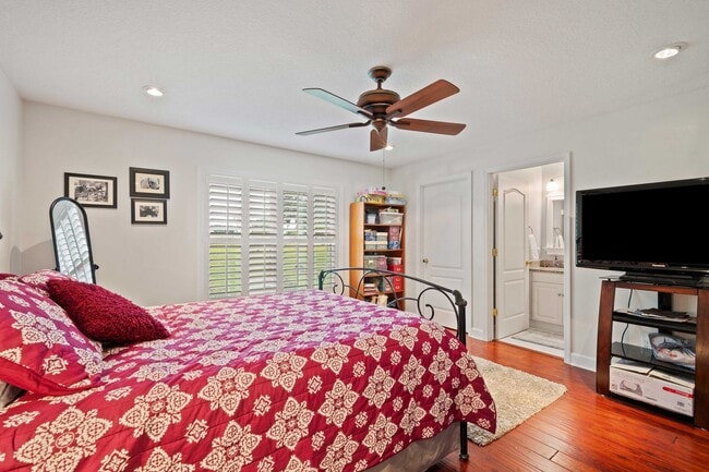 Building Photo - Country living close to everything - 3 bed...