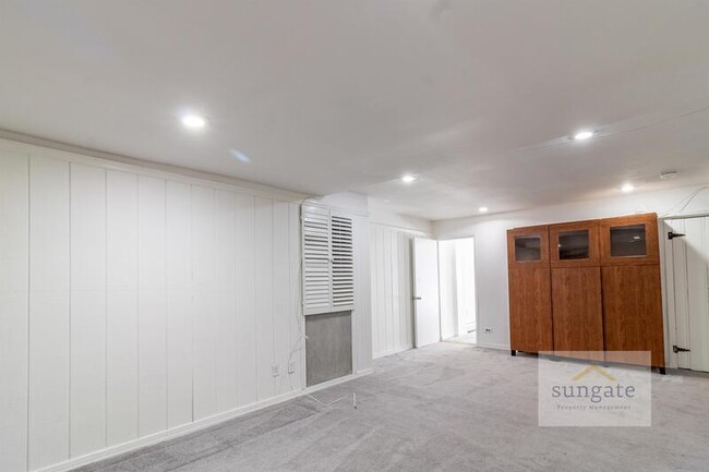 Building Photo - 16 Nunnery Ln