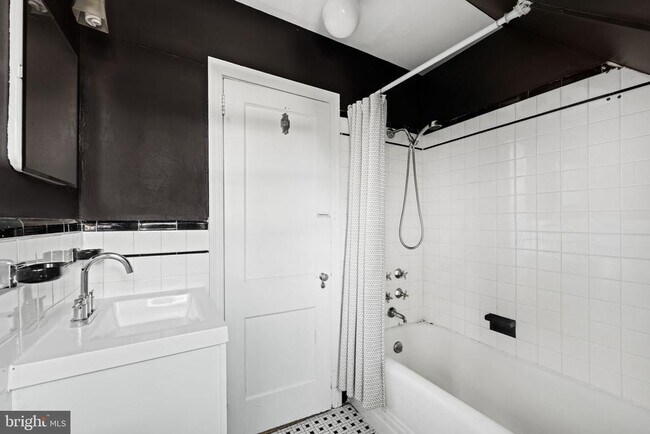 Building Photo - 1623 Jonquil St NW