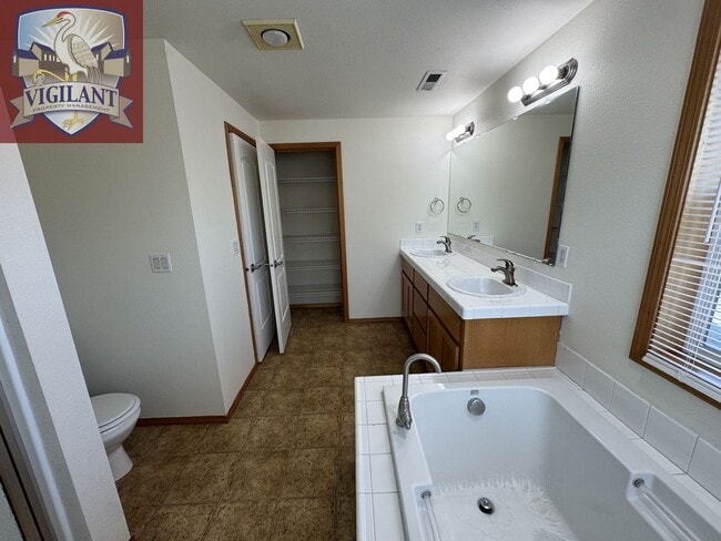 Building Photo - 1614 N Falcon Dr