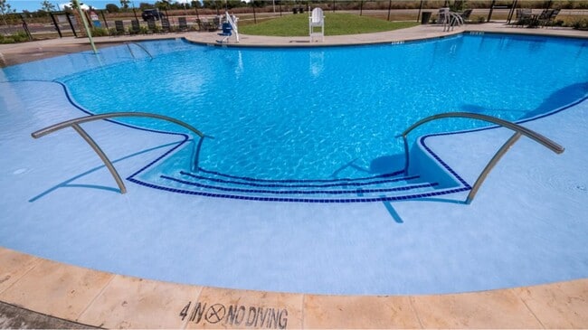 Building Photo - Beautiful 4-Bed 2-Bath Home in the Fabulou...