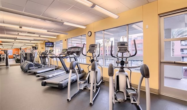 Building Photo - 15 E Agate Ave