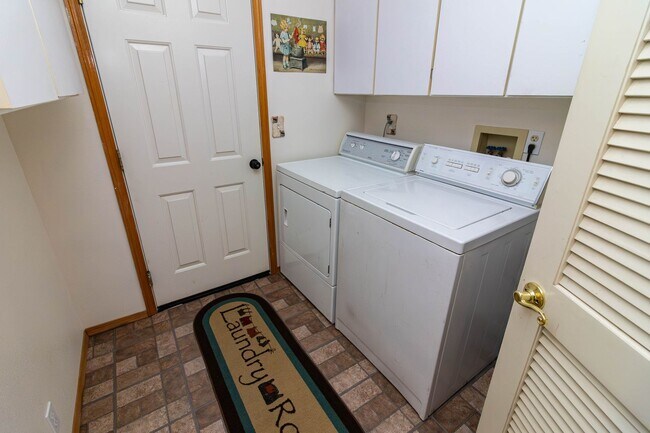 Building Photo - Sugarloaf Cutie