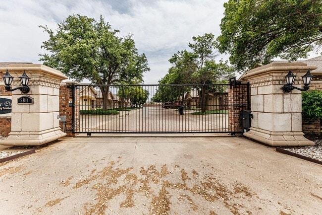 Building Photo - 5811 11th Pl