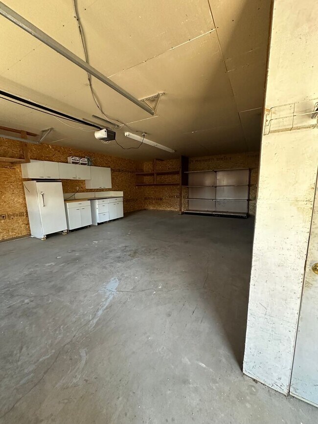 Building Photo - 5842 Henley Rd