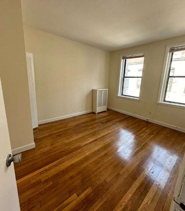 Building Photo - 3-Bed with 1.5 Bath * Packard's Corner *