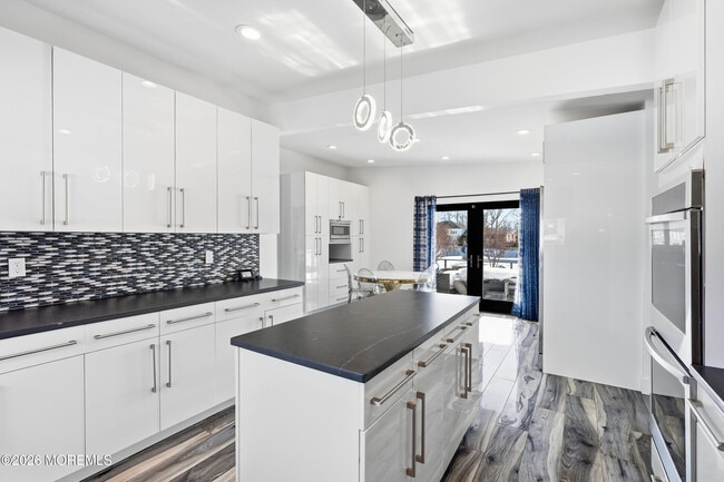 Building Photo - 107 Grant Ave