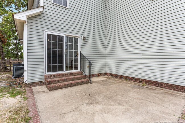Building Photo - 48 Old Field Loop