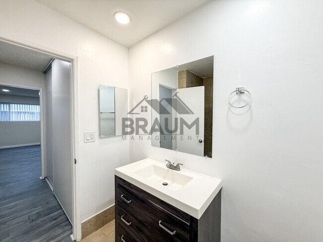 Building Photo - 6041 Whitsett Ave