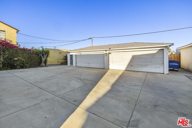 Building Photo - 5324 Vantage Ave