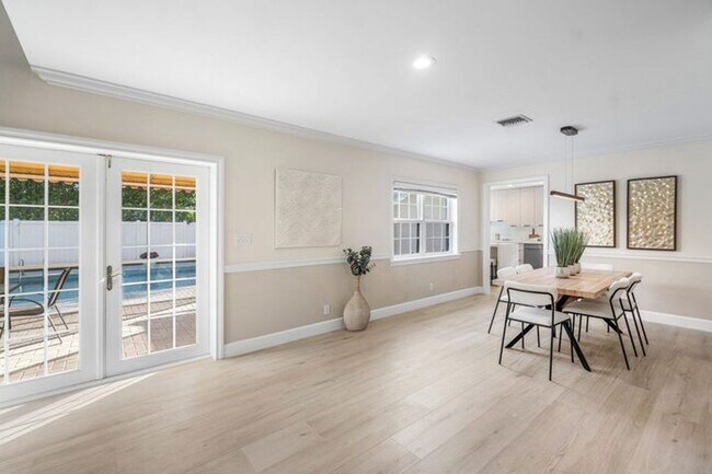 Building Photo - 518 Gardenia Terrace