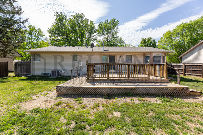 Building Photo - 510 N Parkridge St