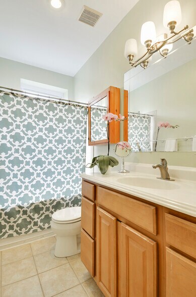 Master bathroom - 3538 10th St NW