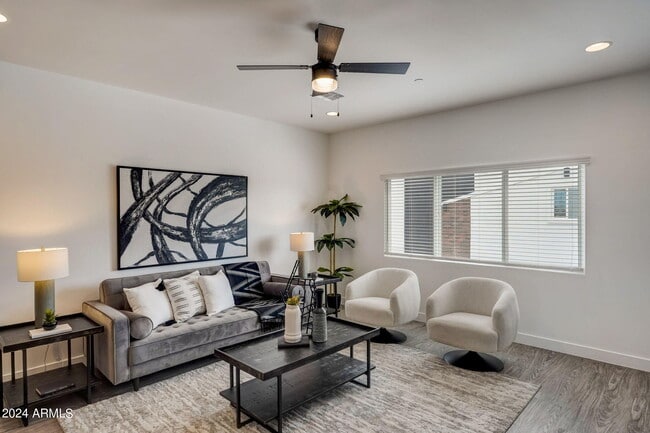 Building Photo - 3645 E Earll Dr