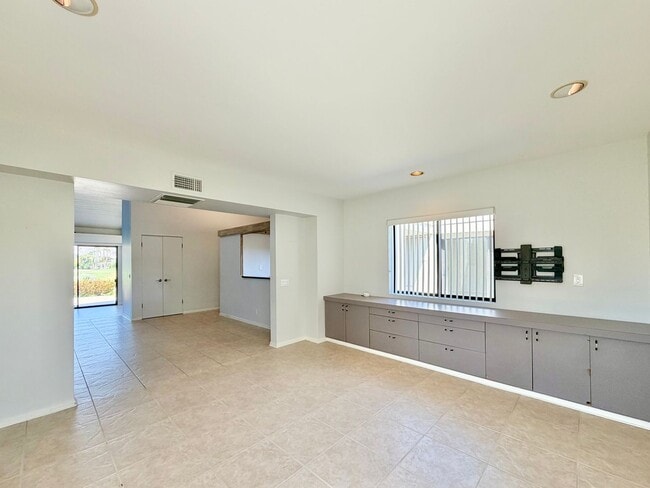 Building Photo - 34983 Mission Hills Dr