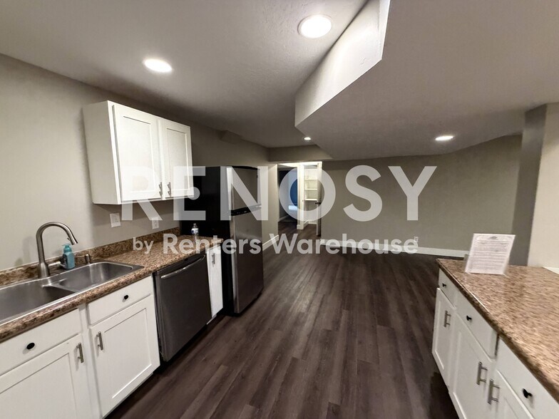 Building Photo - 3891 E Cunninghill Dr