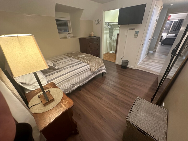 Building Photo - 6774 Sandylee Way