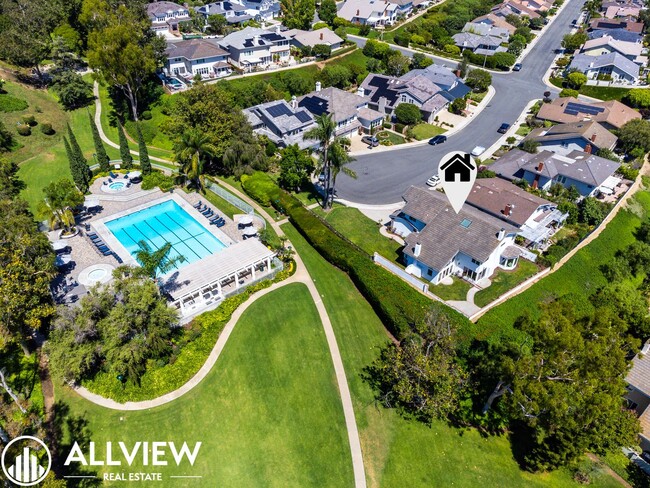 Building Photo - Rare 5 bed/3 bath home located in the high...