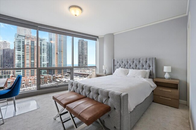 Building Photo - 420 E Waterside Dr