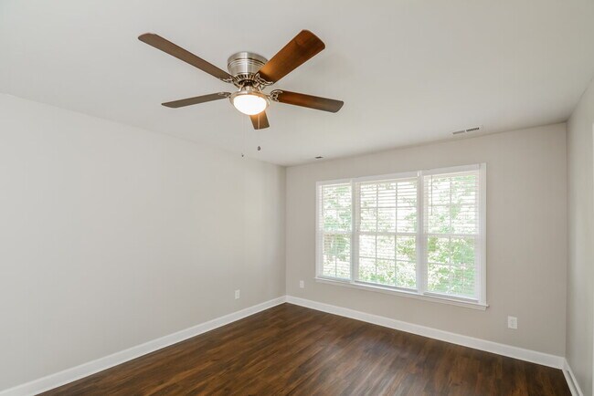 Building Photo - 508 Lakeview Ave