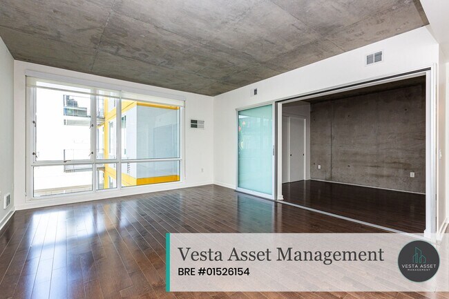 Building Photo - Designer 2-Bedroom in Iconic VIDA Residences