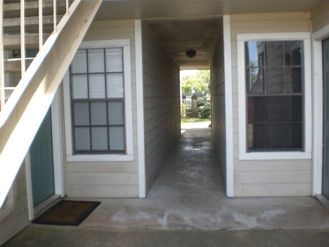 Building Photo - 12660 Ashford Point Dr
