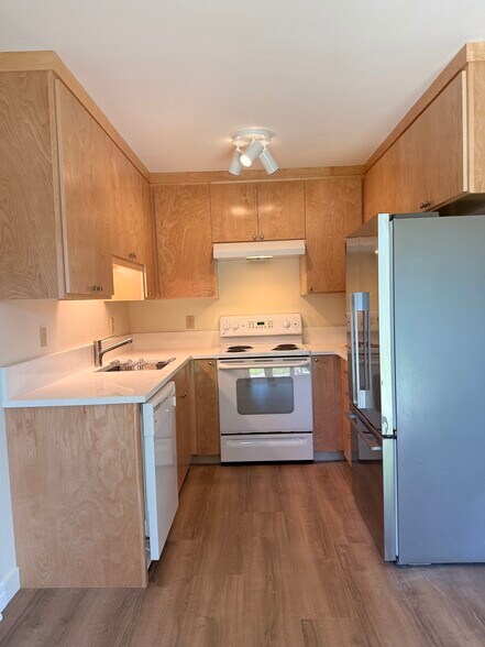 Building Photo - 8707 Southeast 9th Avenue