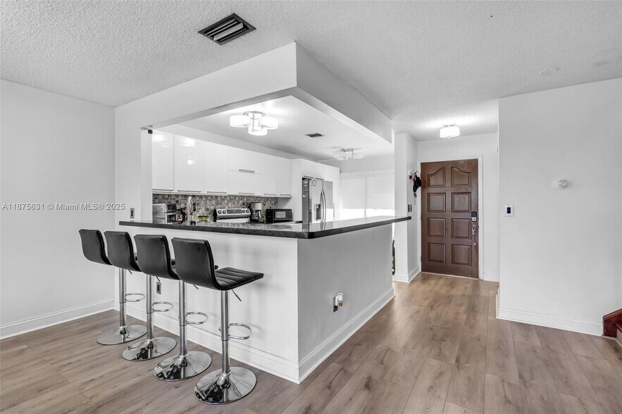 Building Photo - 9931 Costa del Sol Blvd