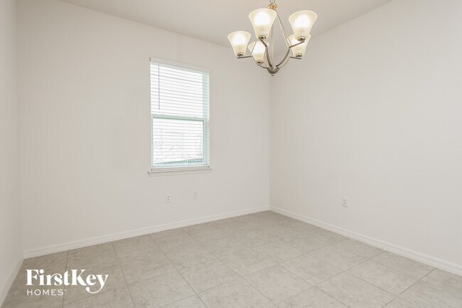 Building Photo - 1585 Isleta Lp