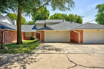Building Photo - Beautiful Two-Story 3bed/3bath Townhome Available in Westside Norman!!