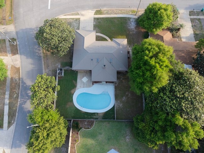 Building Photo - 551 Juanita Ave