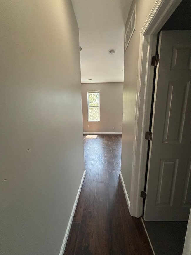 Building Photo - Beautiful 2 Bath 2 Bedroom in Port Richmon...