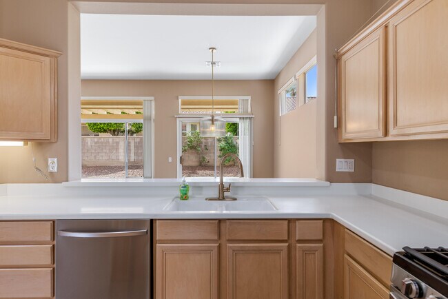 Building Photo - 78745 Platinum Dr