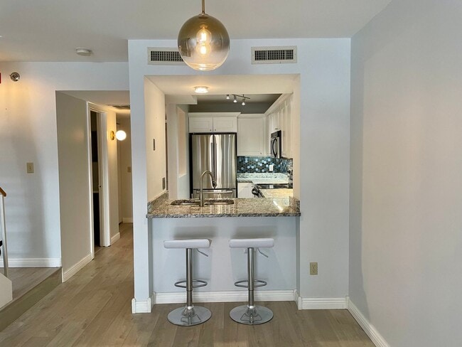Building Photo - Luxury 2 Bedroom Condo in Centennial Lakes...