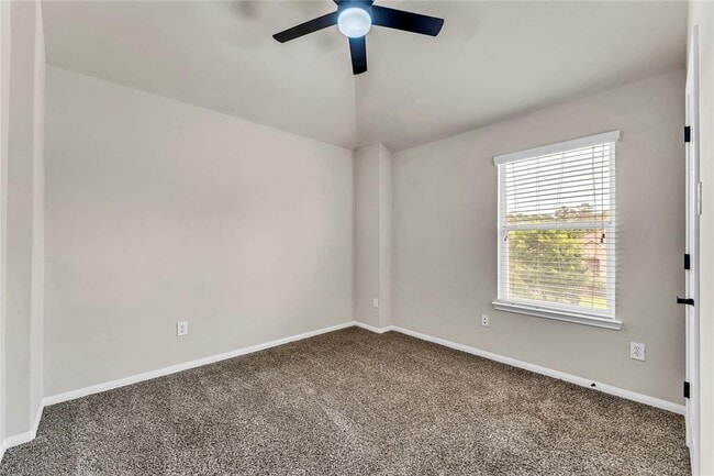 Building Photo - 19 W Spindle Tree Cir
