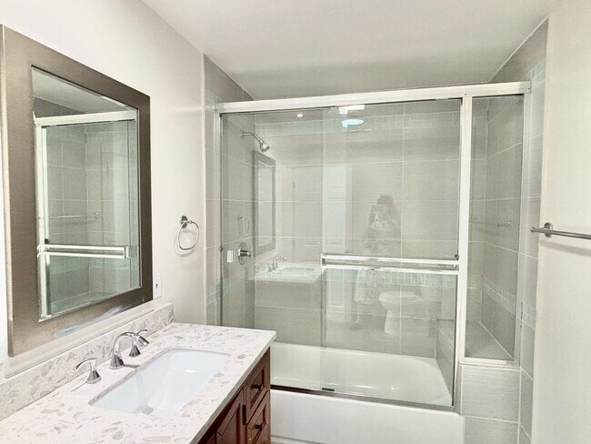 Building Photo - Serene 3bed /2 Bath Craftsman in Heart of ...