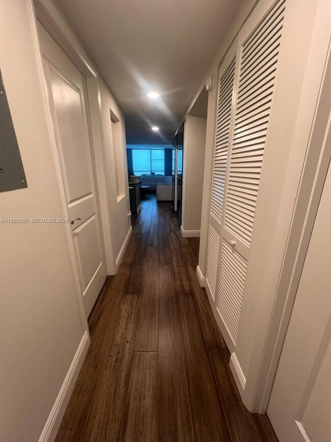 Building Photo - 2641 N Flamingo Rd