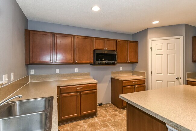 Building Photo - 7472 Mishkie Dr